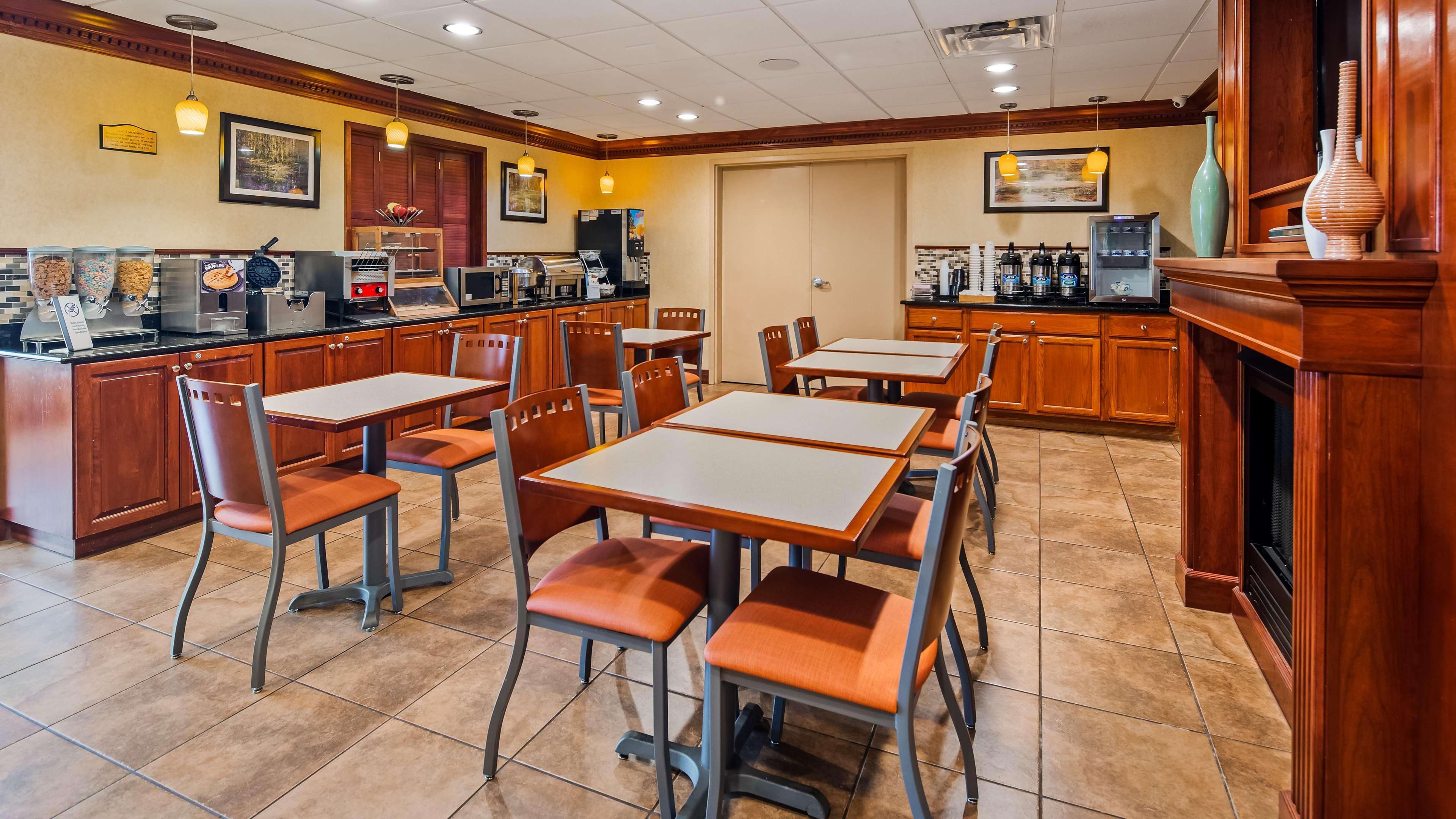 Best Western Plus Strawberry Inn & Suites Ноксвилл Экстерьер фото