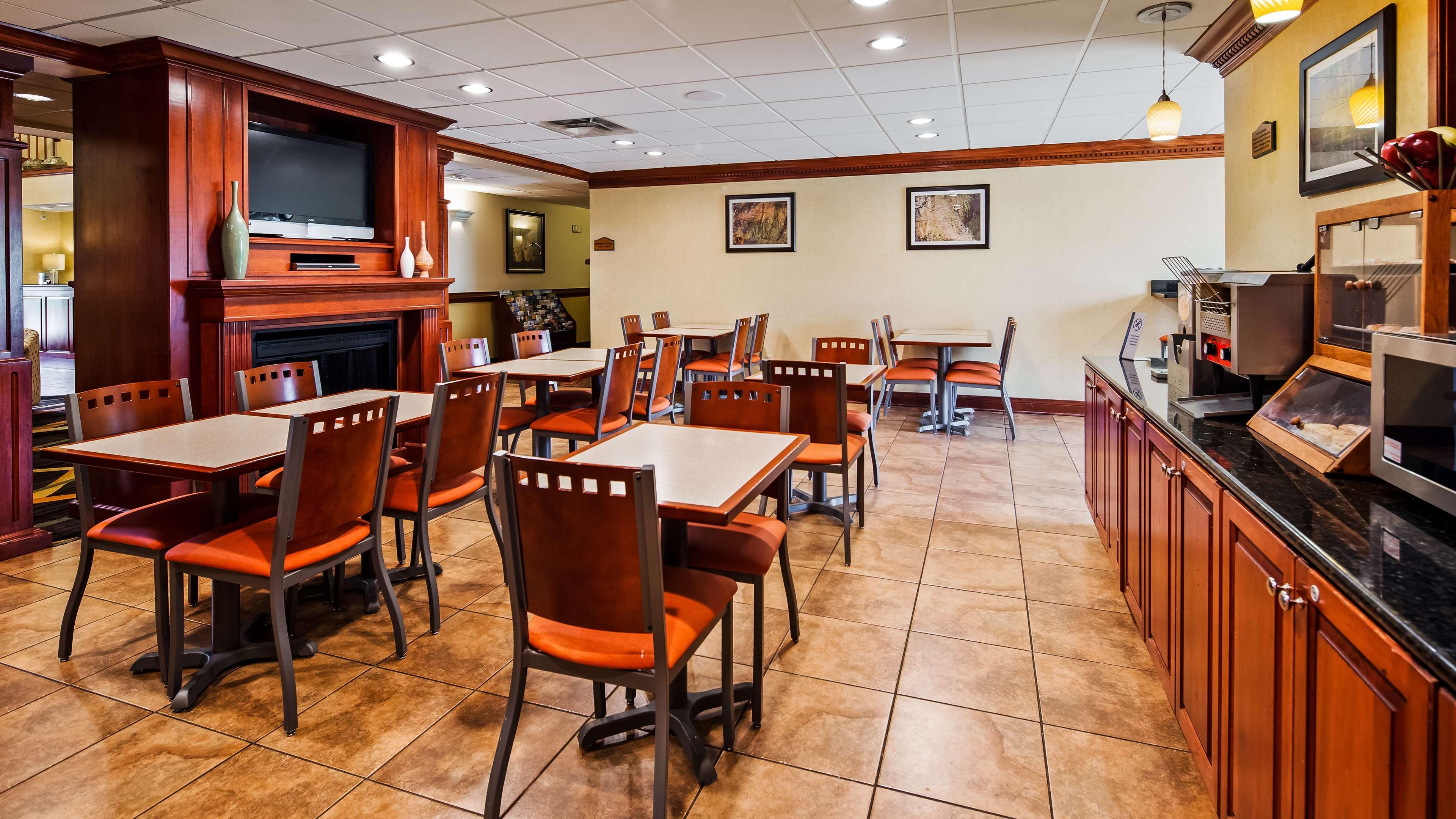 Best Western Plus Strawberry Inn & Suites Ноксвилл Экстерьер фото